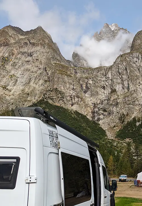 Über mich Sprinter vor dem Mont Blanc